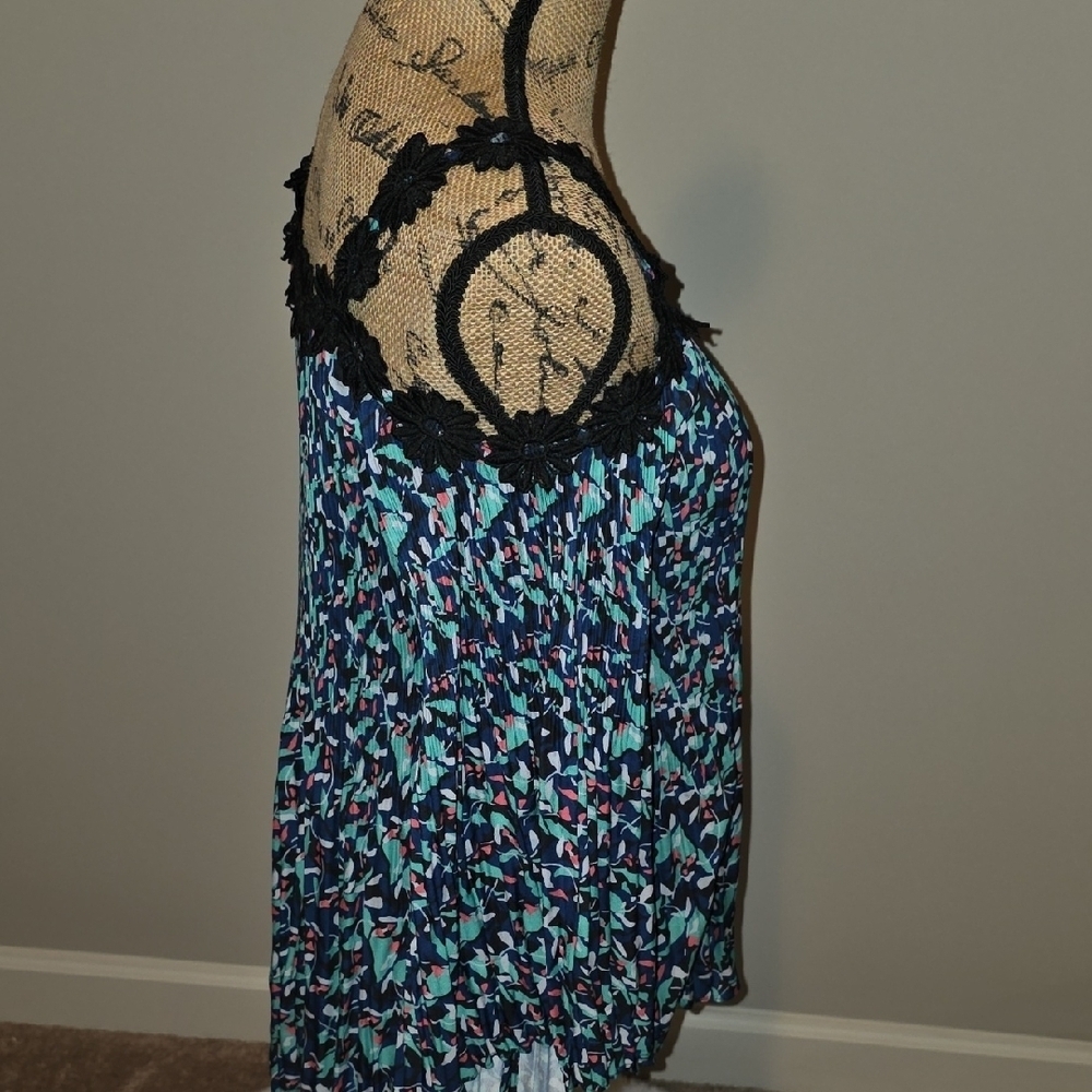 Kate & Mallory Black and Blue Patterned Top - Picture 4 of 6